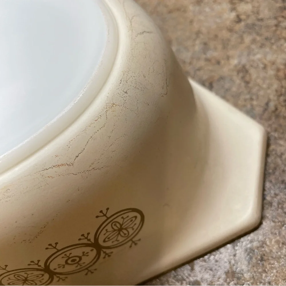 Pyrex Vintage Olive Medallion 043 1 1/2 Quart Bakeware